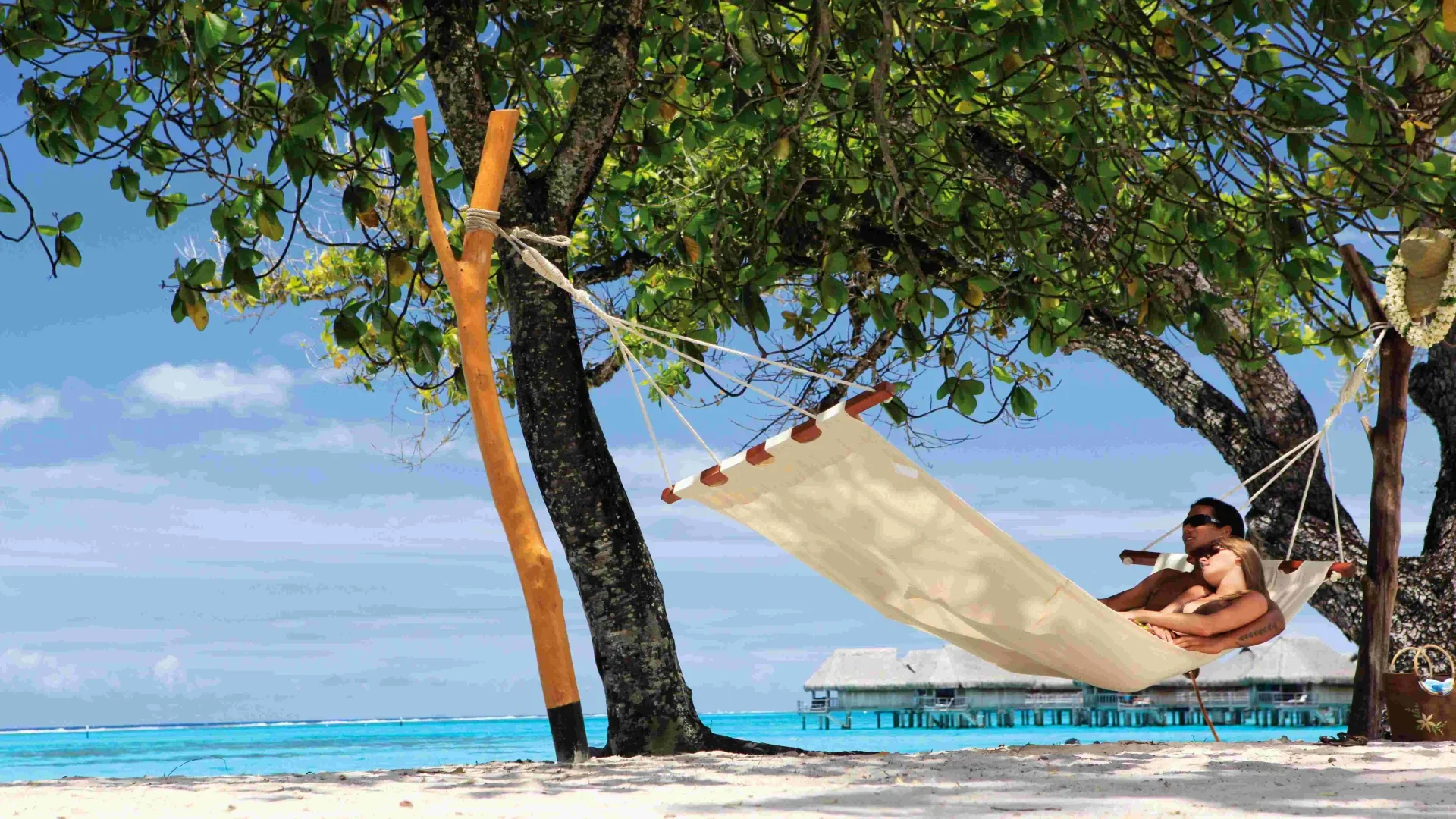 ভ্ৰমণৰ সময়ত কেনেকৈ সুস্থ হৈ থাকিব